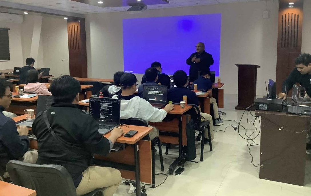 Ferdie Nervida leading a hands-on blockchain training session